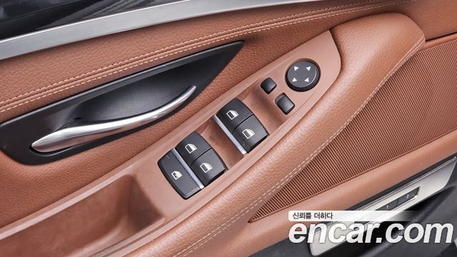 BMW 5-Series 2016 — photo 20