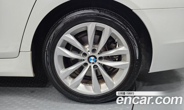 BMW 5-Series 2016 — photo 7