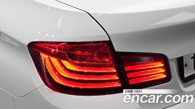 BMW 5-Series 2016 — photo 9