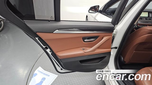 BMW 5-Series 2016 — photo 15