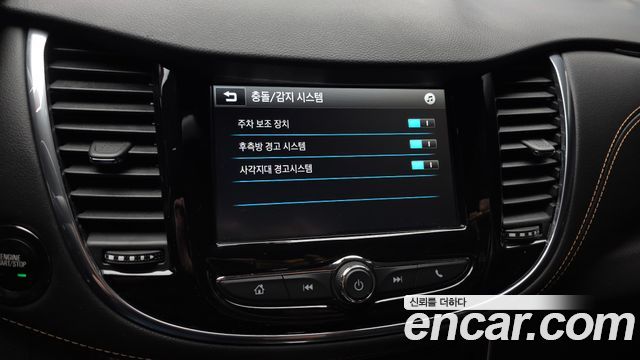 Chevrolet Korea Trax 2017 — photo 21