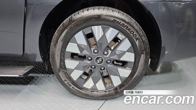 Hyundai Staria 2023 — photo 7