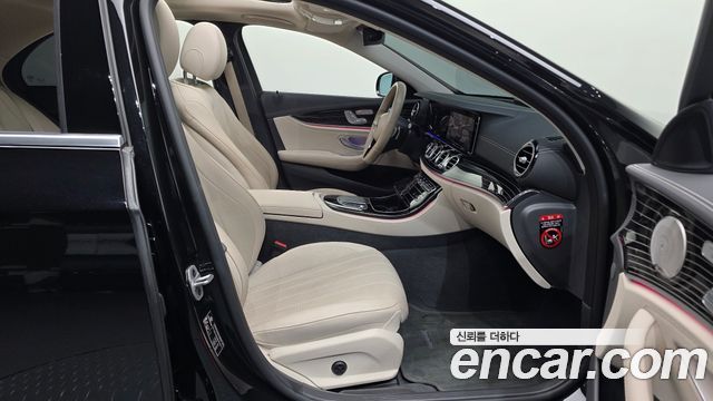 Mercedes-Benz E-Class 2021 — photo 11