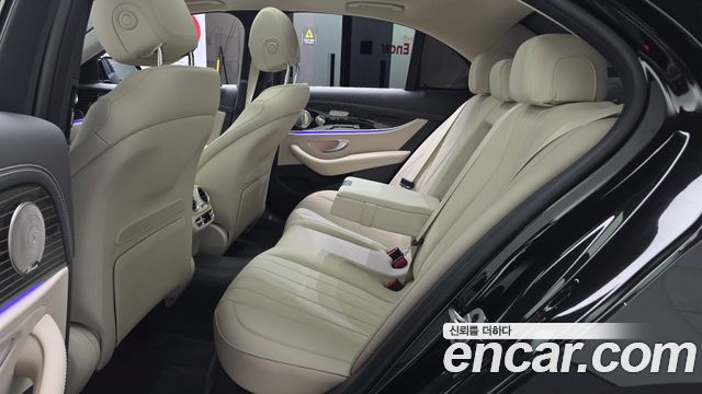 Mercedes-Benz E-Class 2021 — photo 12
