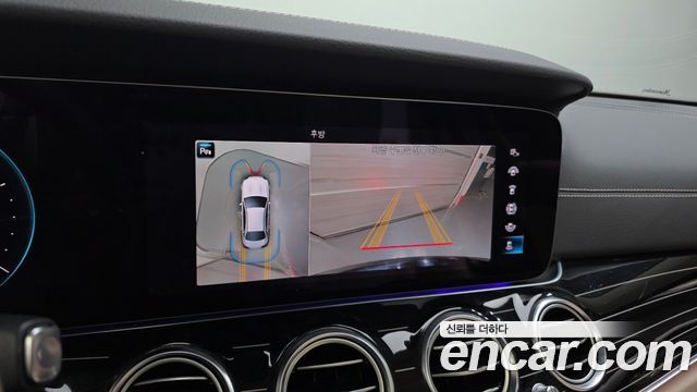 Mercedes-Benz E-Class 2021 — photo 15