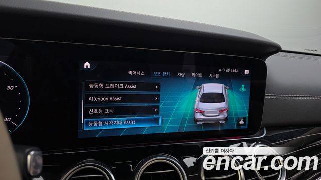 Mercedes-Benz E-Class 2021 — photo 17