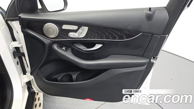 Mercedes-Benz GLC-Class 2019 — photo 14