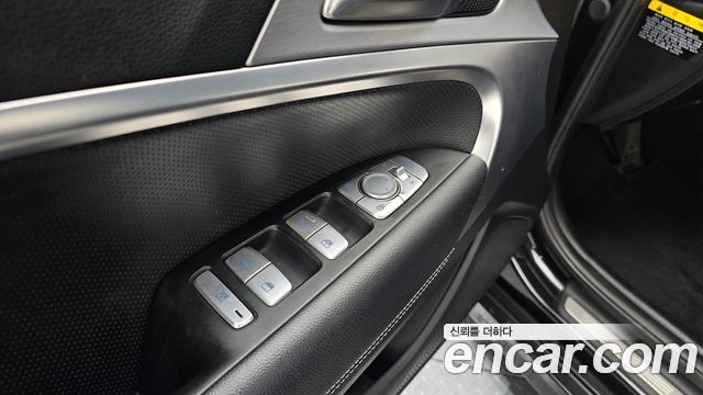 Genesis G70 2018 — photo 27