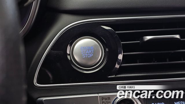 Genesis G70 2018 — photo 28