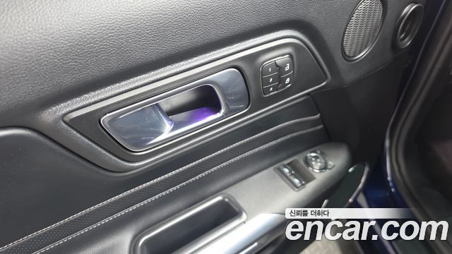 Ford Mustang 2019 — photo 28