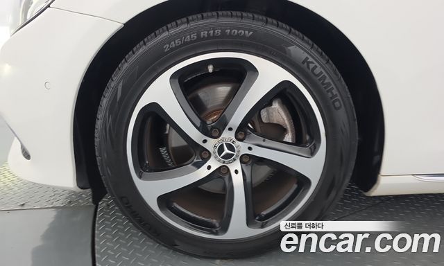 Mercedes-Benz E-Class 2020 — photo 5