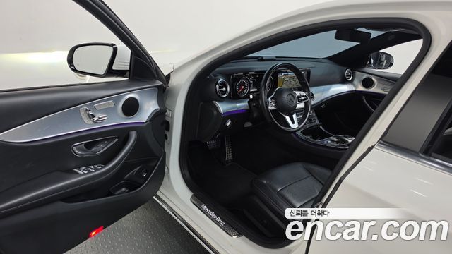 Mercedes-Benz E-Class 2020 — photo 13