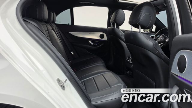 Mercedes-Benz E-Class 2020 — photo 17