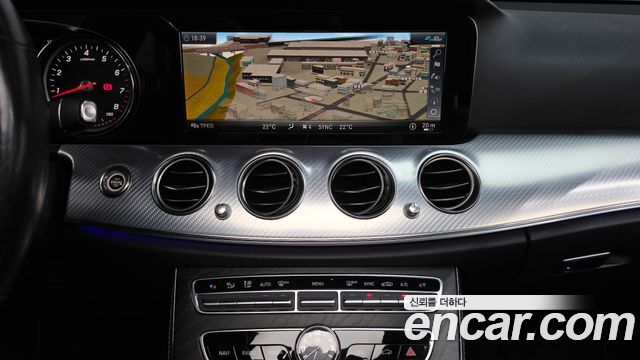 Mercedes-Benz E-Class 2020 — photo 18