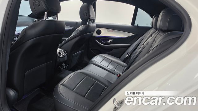 Mercedes-Benz E-Class 2020 — photo 26