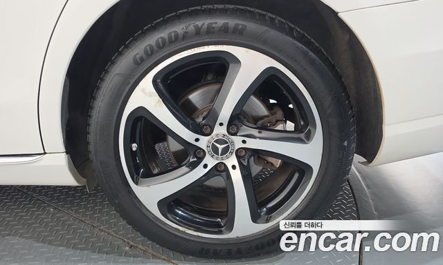 Mercedes-Benz E-Class 2020 — photo 7