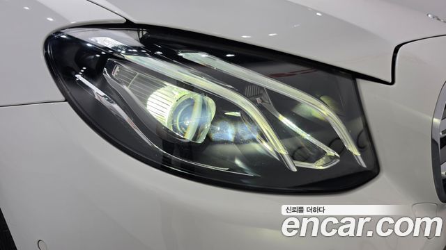 Mercedes-Benz E-Class 2020 — photo 8