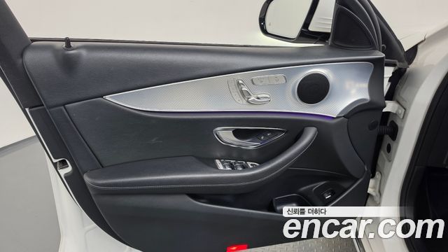 Mercedes-Benz E-Class 2020 — photo 14