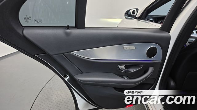 Mercedes-Benz E-Class 2020 — photo 15