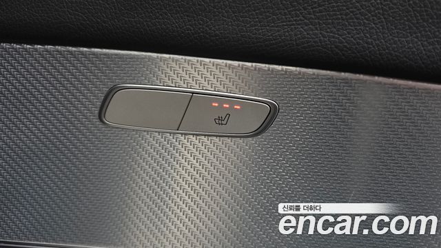 Mercedes-Benz E-Class 2020 — photo 32