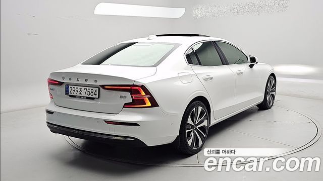 Volvo S60 2024 — photo 4