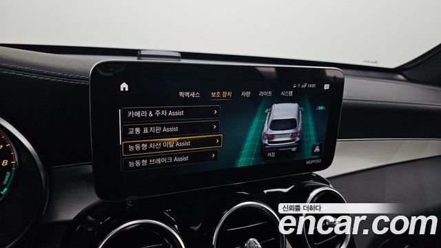 Mercedes-Benz GLC-Class 2021 — photo 16
