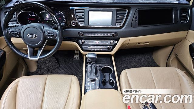 Kia Canival 2019 — photo 10