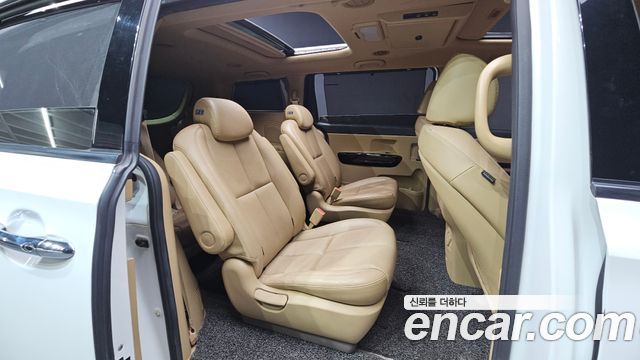 Kia Canival 2019 — photo 17