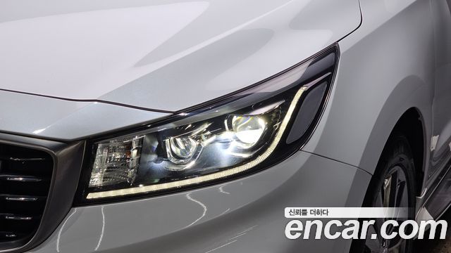 Kia Canival 2019 — photo 8