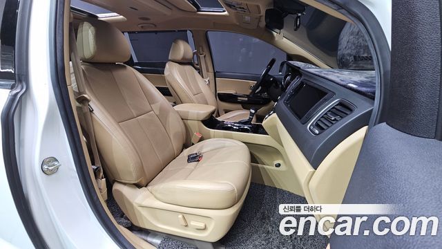 Kia Canival 2019 — photo 16