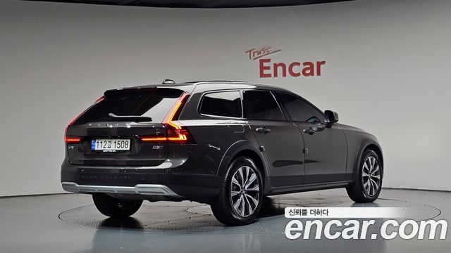 Volvo V90 2024 — photo 2