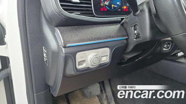 Mercedes-Benz GLE-Class 2021 — photo 16