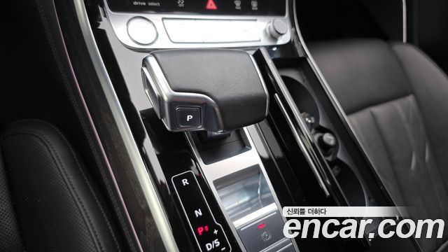Audi A8 2020 — photo 9