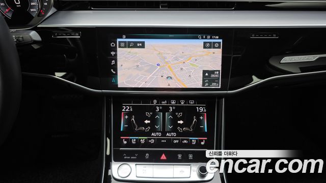 Audi A8 2020 — photo 17