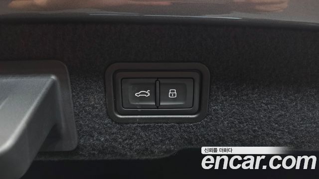 Audi A8 2020 — photo 20