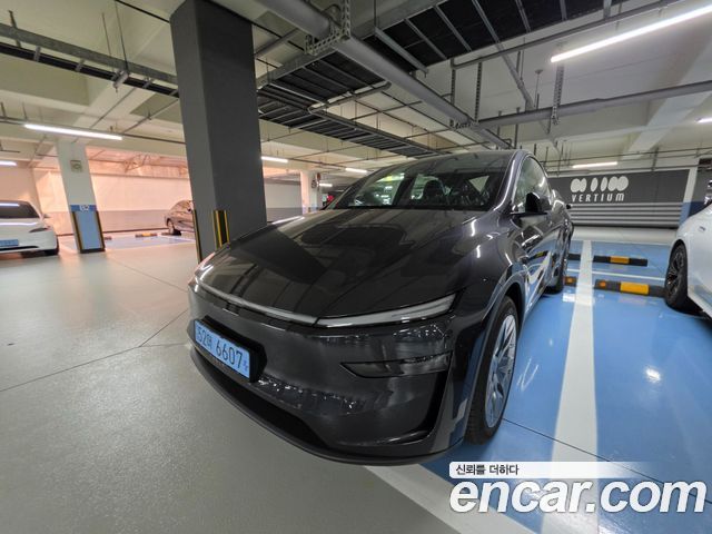 Tesla Model Y 2026 — photo 1