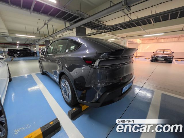 Tesla Model Y 2026 — photo 2