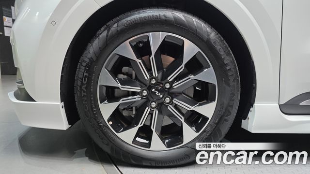 Kia Canival 2023 — photo 5