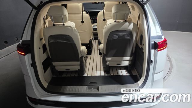 Kia Canival 2023 — photo 32