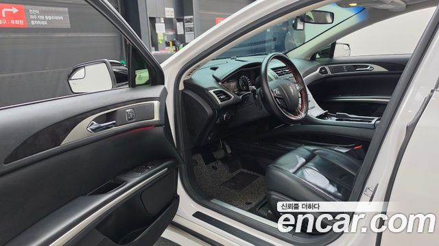 Lincoln MKZ 2015 — photo 10