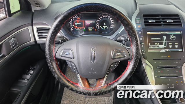 Lincoln MKZ 2015 — photo 12