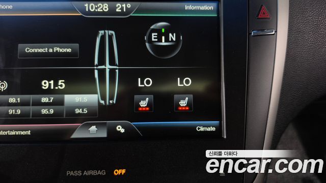 Lincoln MKZ 2015 — photo 19