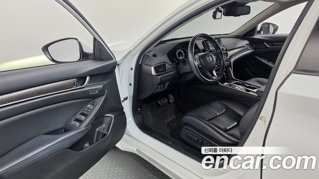 Honda Accord 2018 — photo 13