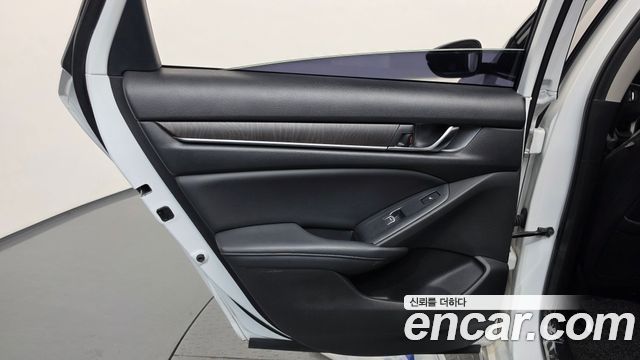 Honda Accord 2018 — photo 15