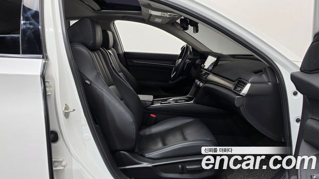 Honda Accord 2018 — photo 16