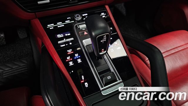 Porsche Cayenne 2020 — photo 12