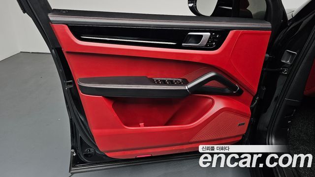Porsche Cayenne 2020 — photo 14