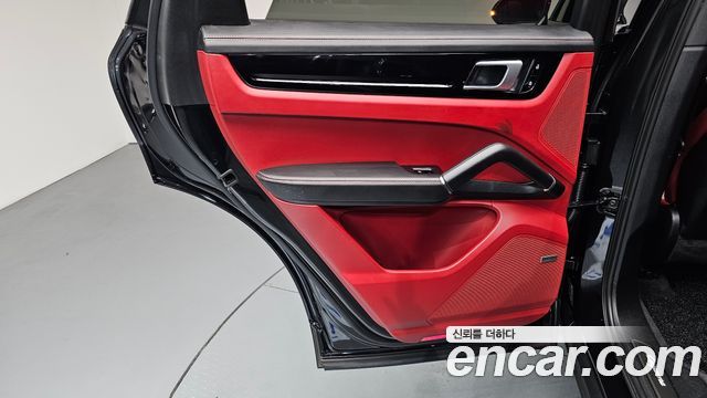 Porsche Cayenne 2020 — photo 15