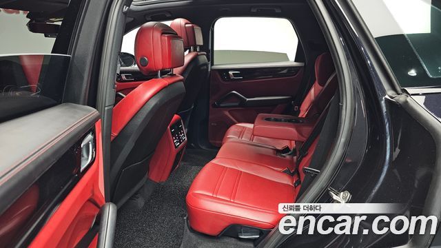 Porsche Cayenne 2020 — photo 16