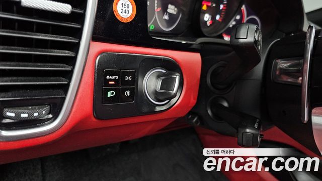 Porsche Cayenne 2020 — photo 28